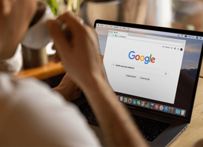 computerscherm toont pagina Google met in zoekbalk ‘Werken aan jouw toekomst’