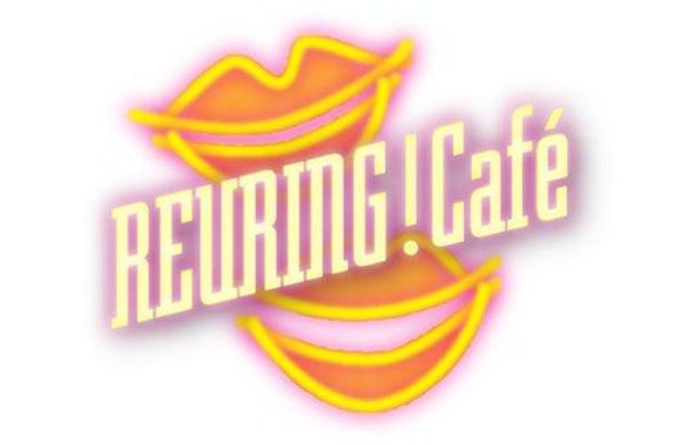illustratie van twee lachende monden met tekst ‘Reuring!Café’